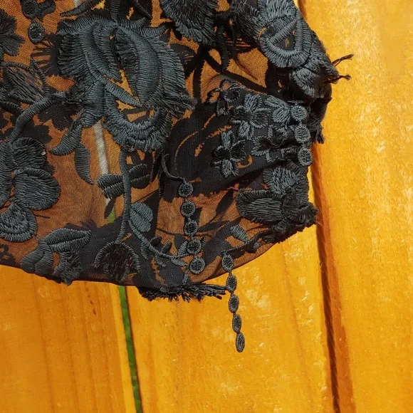 Cynthia Rowley Harlow Embroidered Lace Deep V-Neck Dress P2P 17 in. - Picture 10 of 12